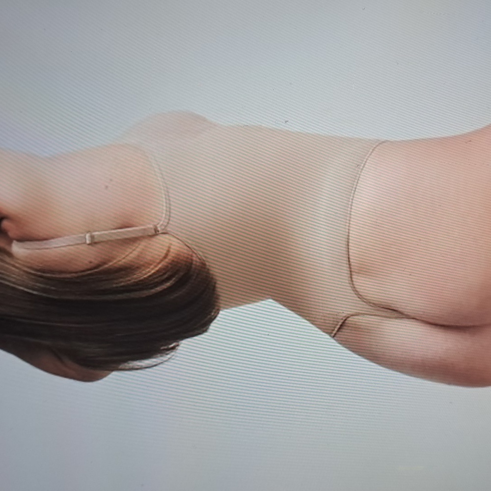 MEDIUM    SKIMS SEAMLESS SCULPTING THONG BODYSUIT - Picture 3 of 8